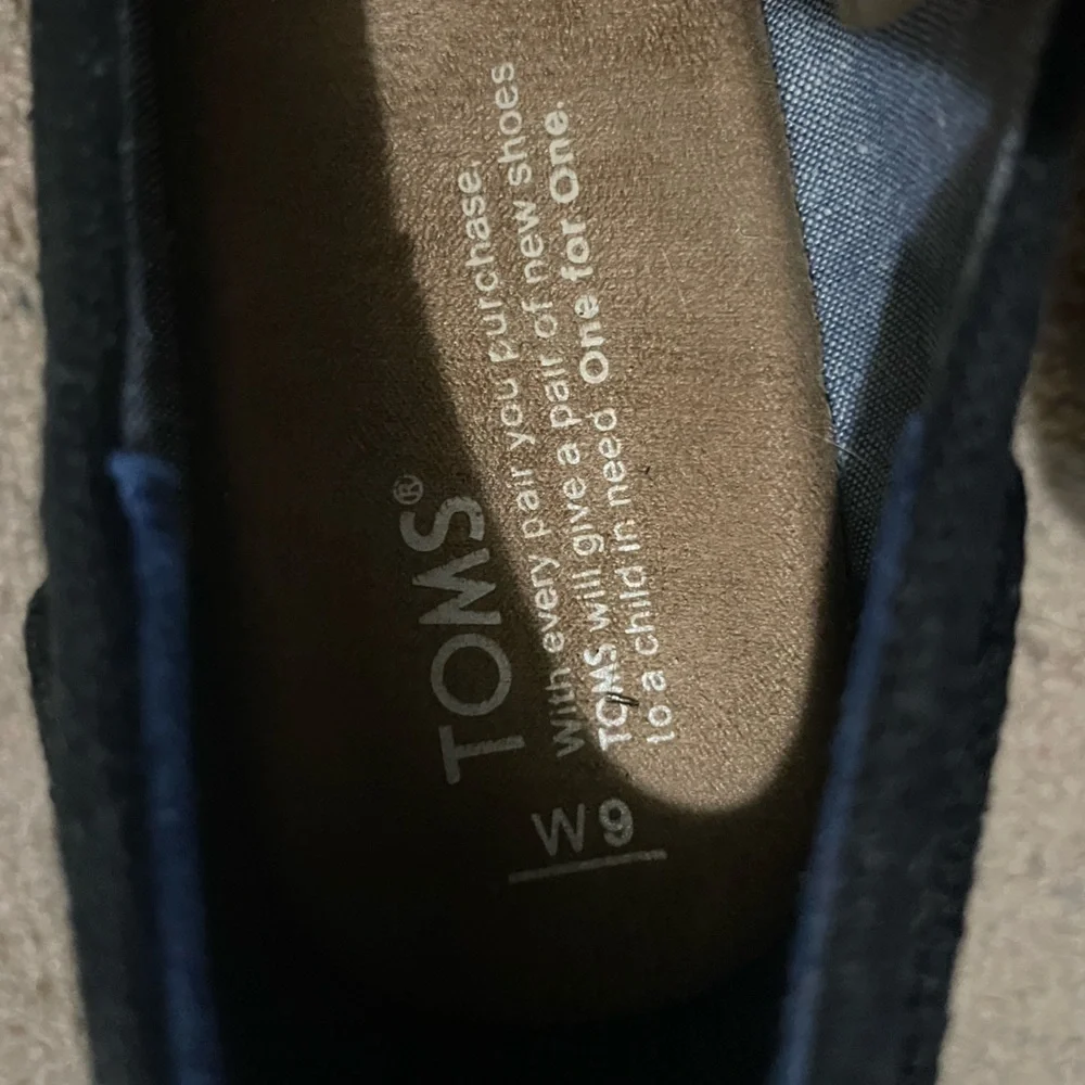 TOM’S‎ black peep toe wedges size 9W